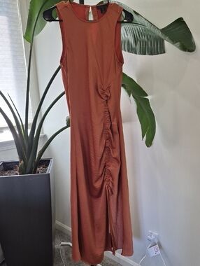 House of Harlow 1960 Rust Sleeveless Ruched Midi Dress